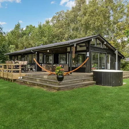 Holiday home Lovely In With Wifi